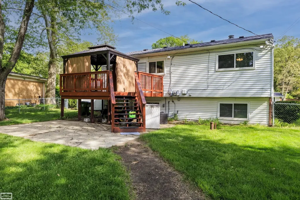 6015 Brynthrop Drive Shelby Charter Township MI 48316