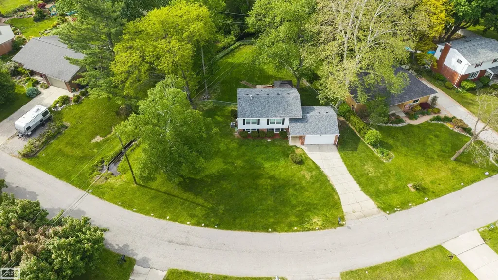 6015 Brynthrop Drive Shelby Charter Township MI 48316