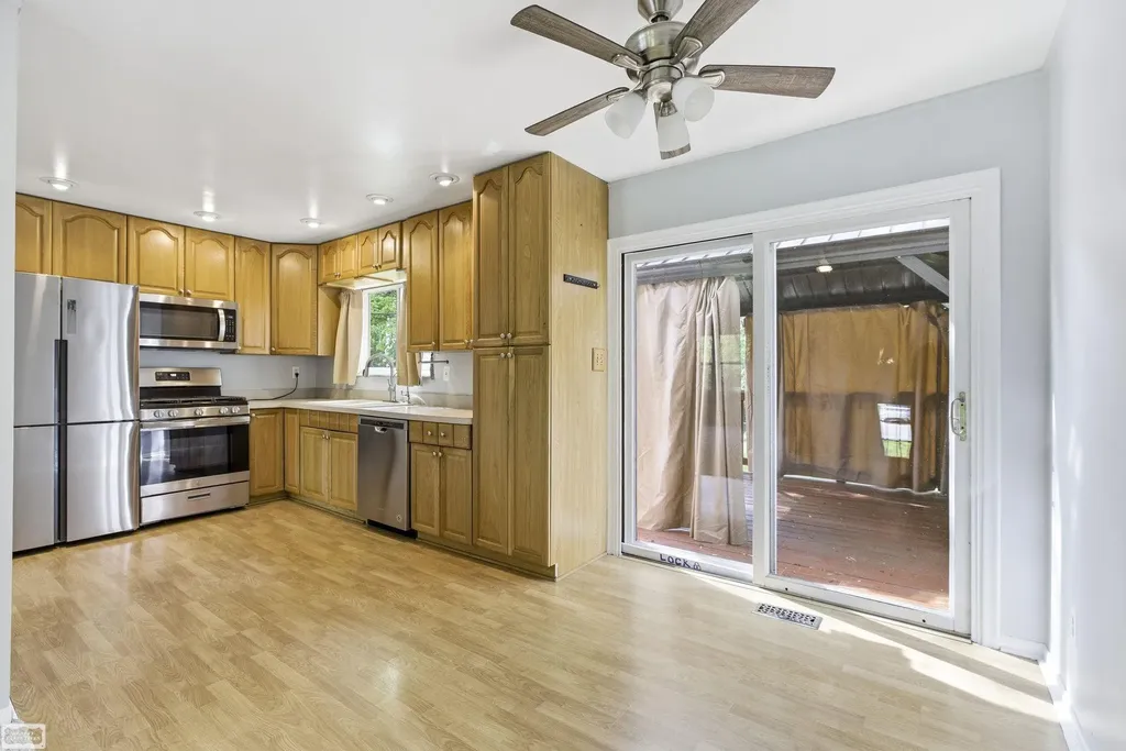6015 Brynthrop Drive Shelby Charter Township MI 48316
