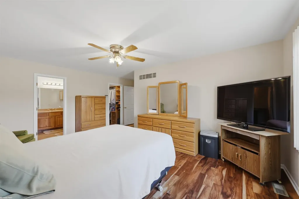 45311 Nottingham Drive Macomb Township MI 48044