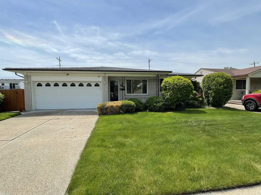16666 Dort Street Roseville City MI 48066