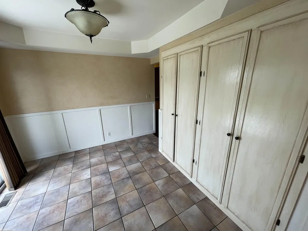 16666 Dort Street Roseville City MI 48066