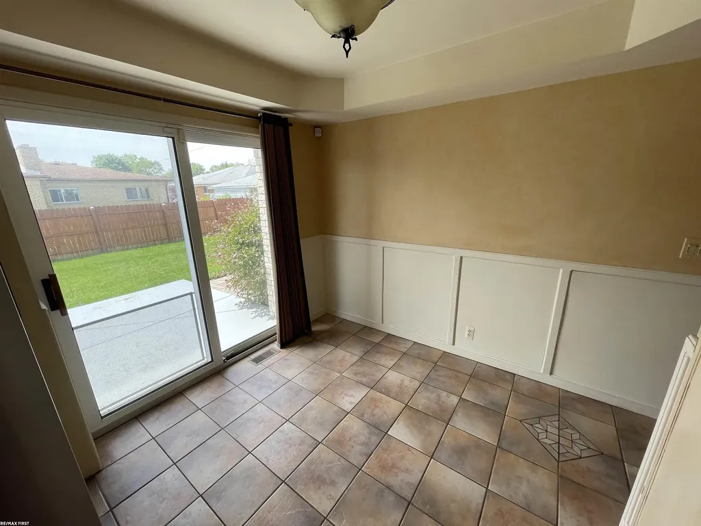 16666 Dort Street Roseville City MI 48066