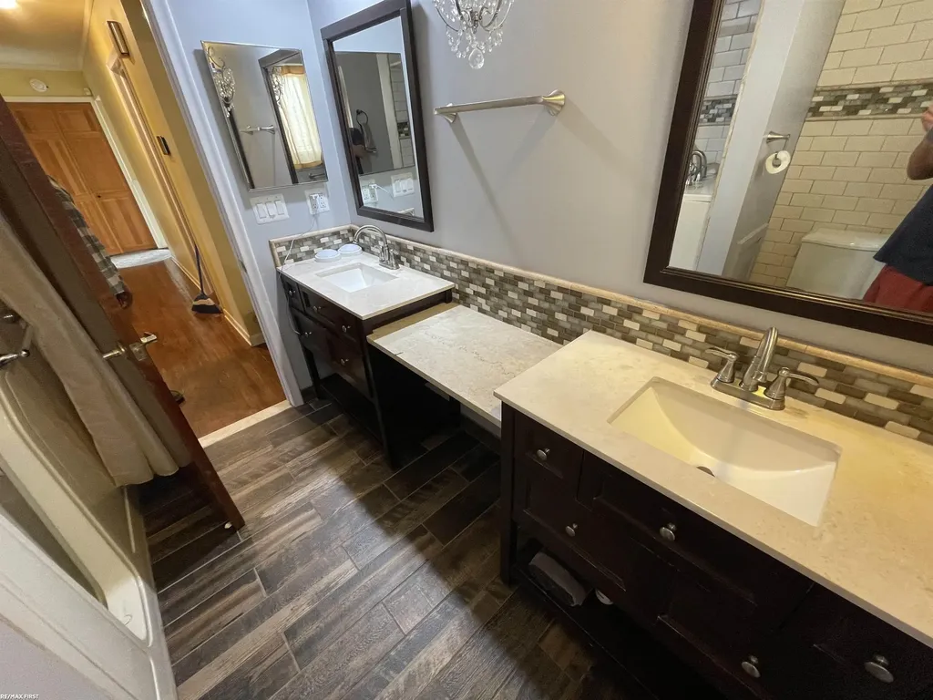16666 Dort Street Roseville City MI 48066