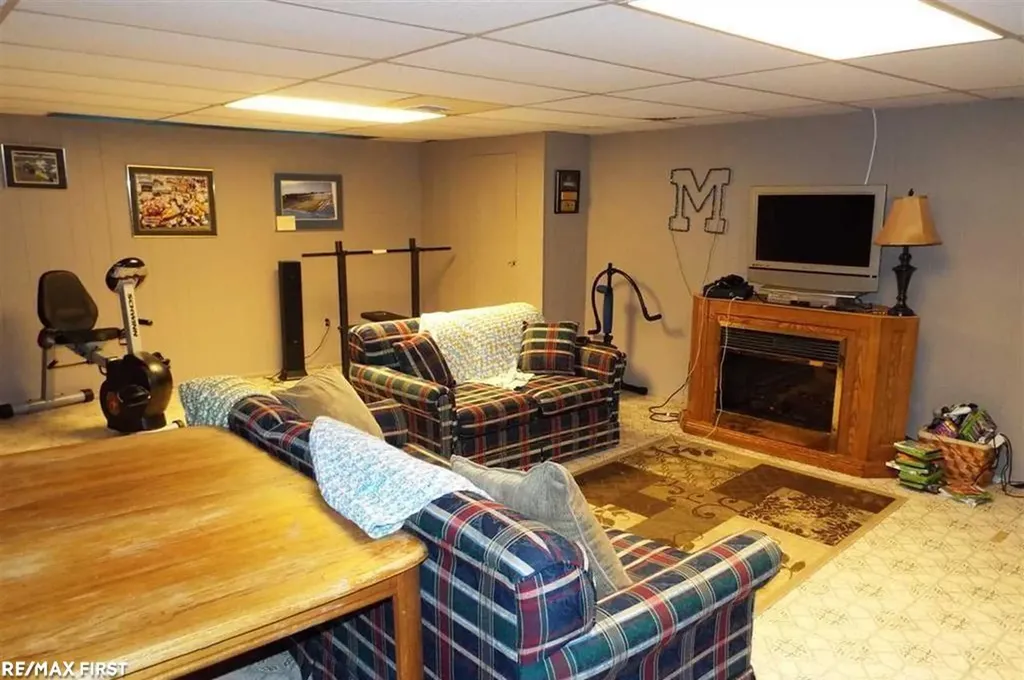 16666 Dort Street Roseville City MI 48066