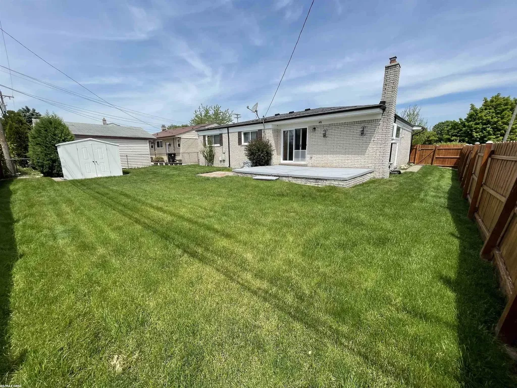 16666 Dort Street Roseville City MI 48066