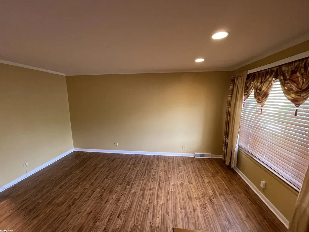 16666 Dort Street Roseville City MI 48066