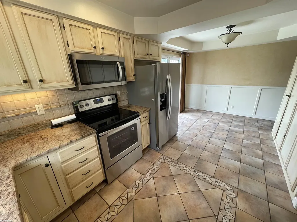 16666 Dort Street Roseville City MI 48066