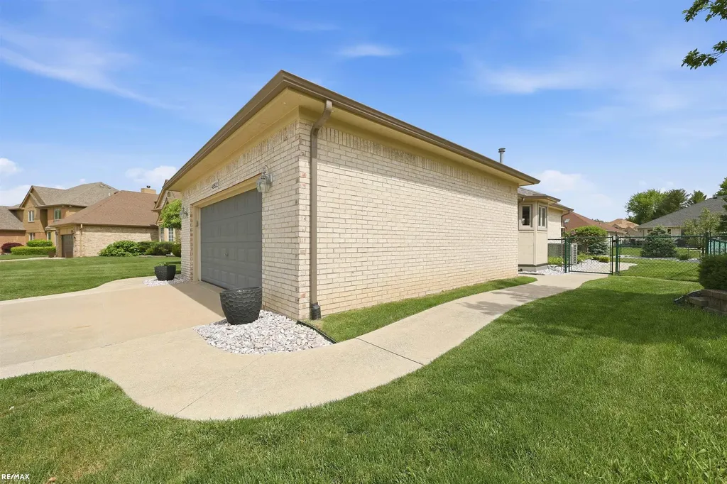 48822 Park Place Drive Macomb Township MI 48044