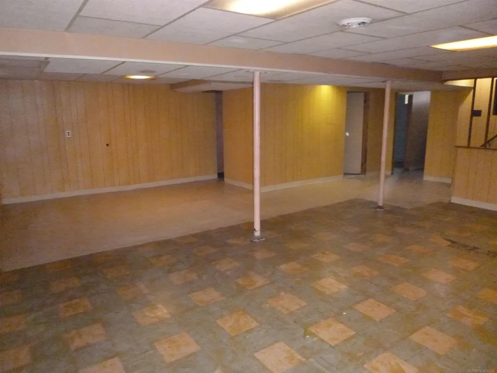 21616 Lanse Street St. Clair Shores City MI 48081