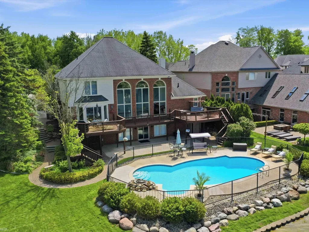 14425 Knightsbridge Drive Shelby Charter Township MI 48315