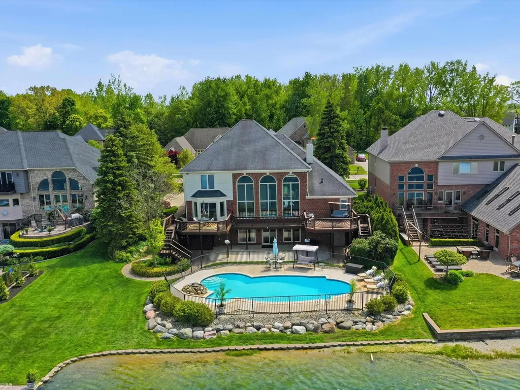 14425 Knightsbridge Drive Shelby Charter Township MI 48315