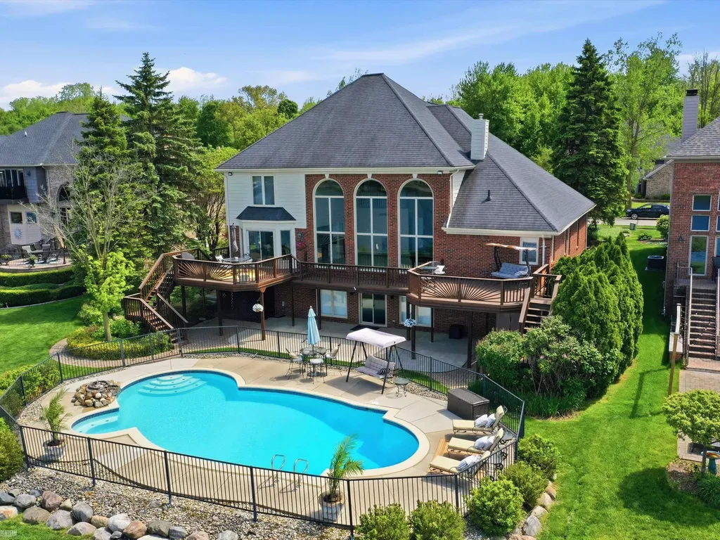 14425 Knightsbridge Drive Shelby Charter Township MI 48315