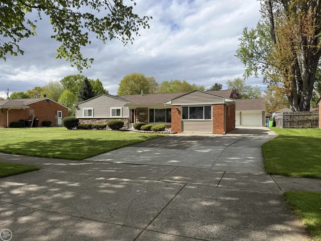34639 Jerome Street Chesterfield Township MI 48047