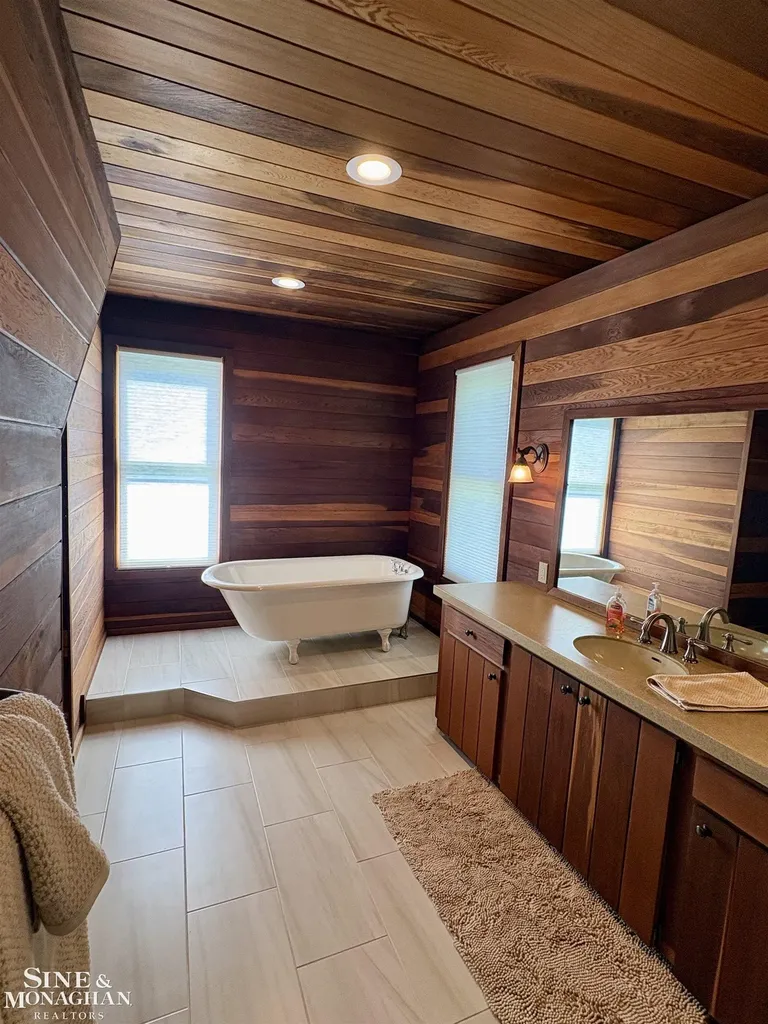 6281 Lindsey Road China Township MI 48054