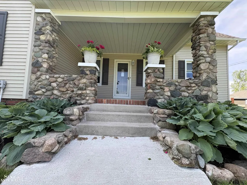 6281 Lindsey Road China Township MI 48054