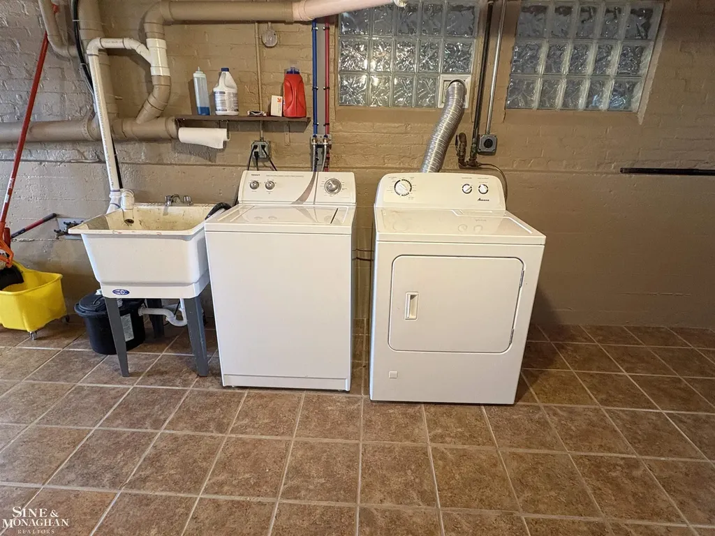 6281 Lindsey Road China Township MI 48054