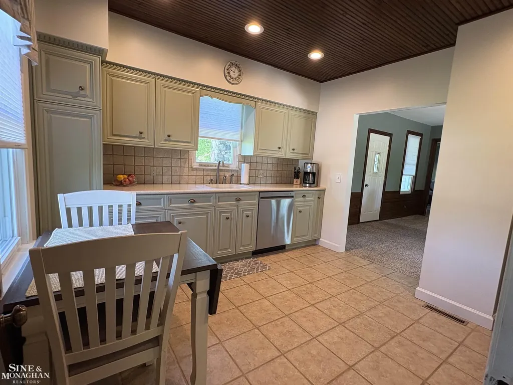 6281 Lindsey Road China Township MI 48054