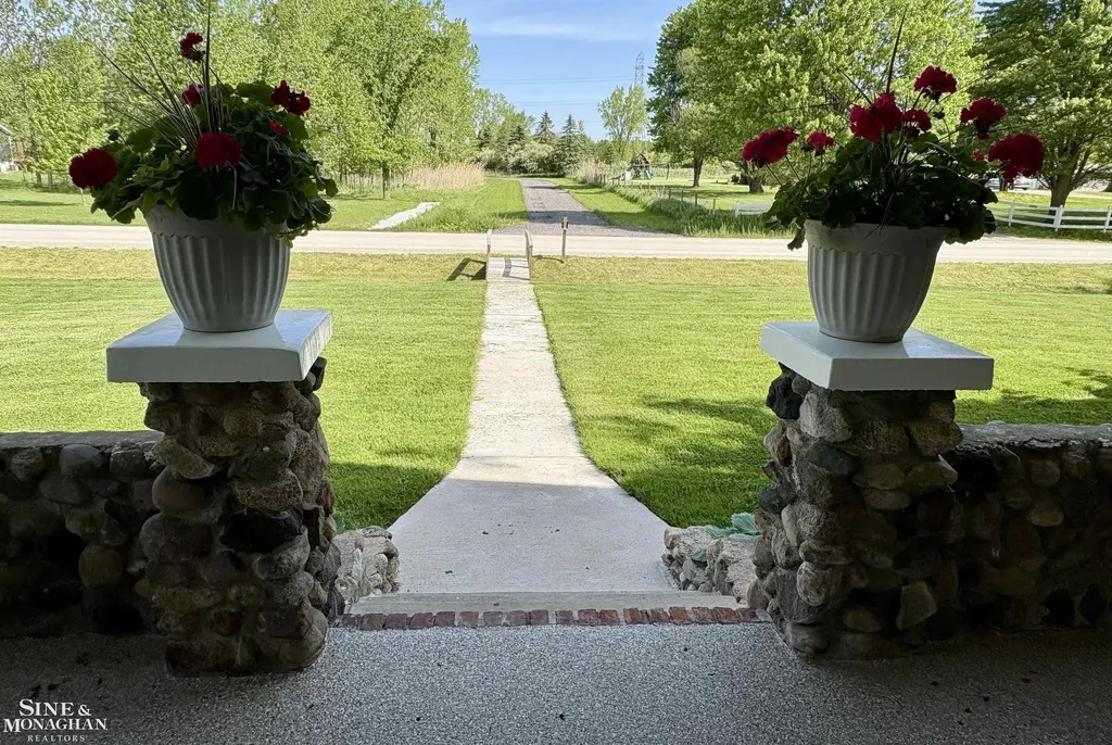 6281 Lindsey Road China Township MI 48054