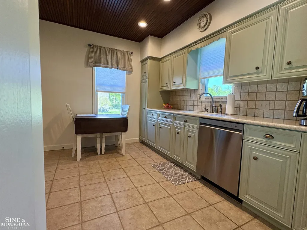 6281 Lindsey Road China Township MI 48054