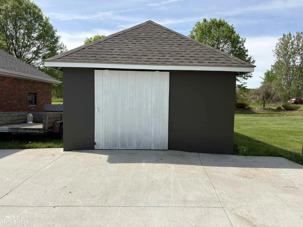 6281 Lindsey Road China Township MI 48054