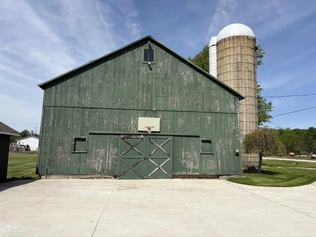 6281 Lindsey Road China Township MI 48054