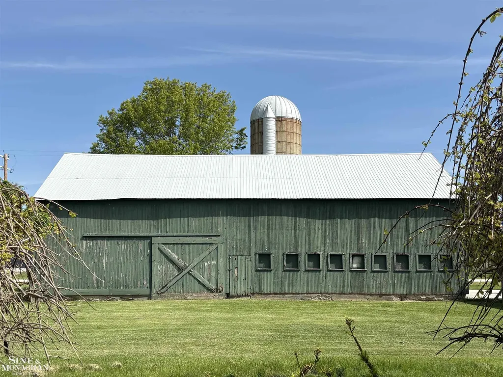 6281 Lindsey Road China Township MI 48054