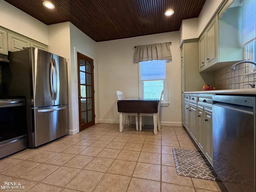 6281 Lindsey Road China Township MI 48054