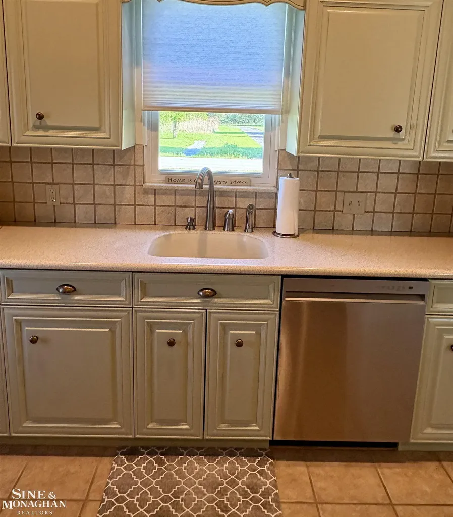 6281 Lindsey Road China Township MI 48054