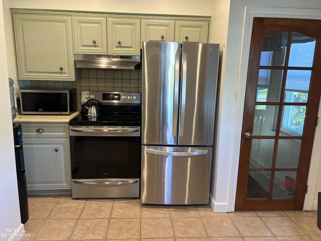 6281 Lindsey Road China Township MI 48054