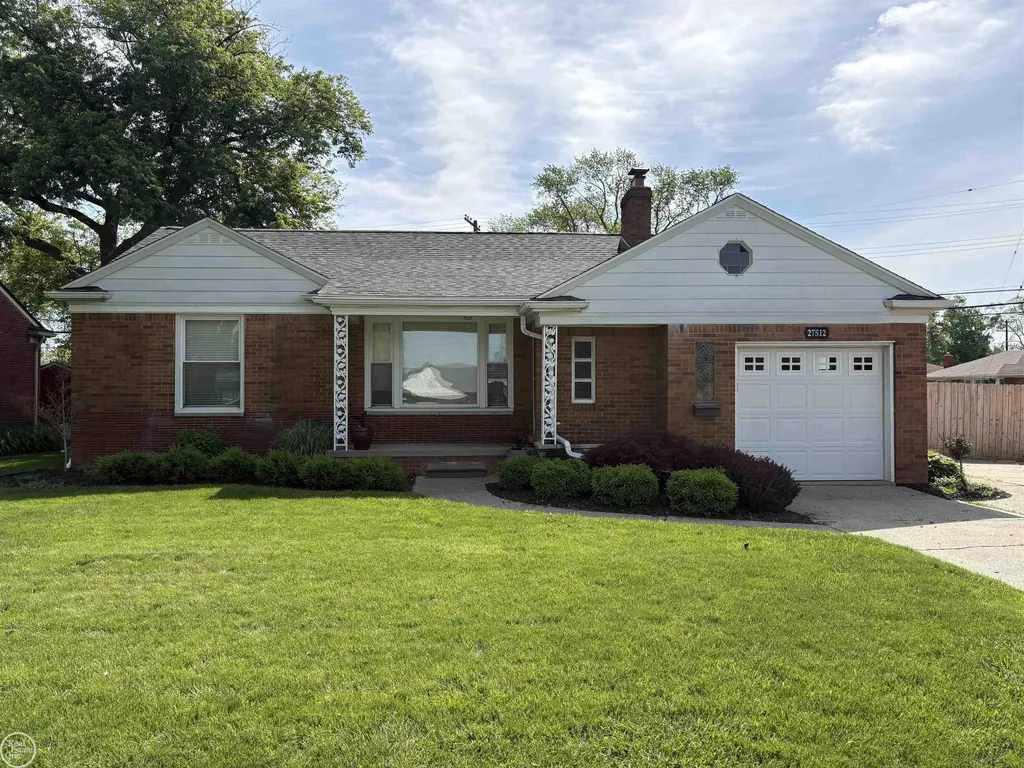 27512 Little Mack Avenue St. Clair Shores City MI 48082