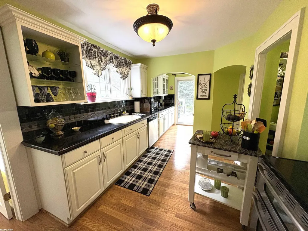 3841 Covert Road Waterford Charter Township MI 48328