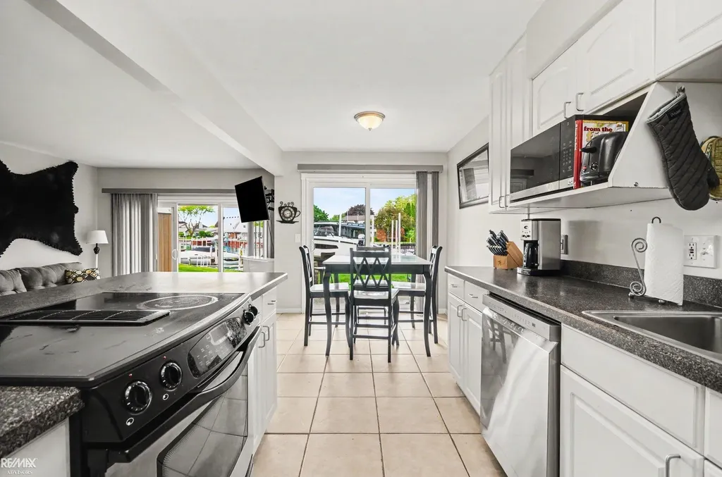 7202 Harbor Drive Clay Township MI 48001