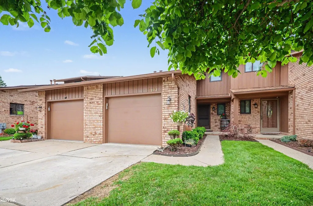 7202 Harbor Drive Clay Township MI 48001