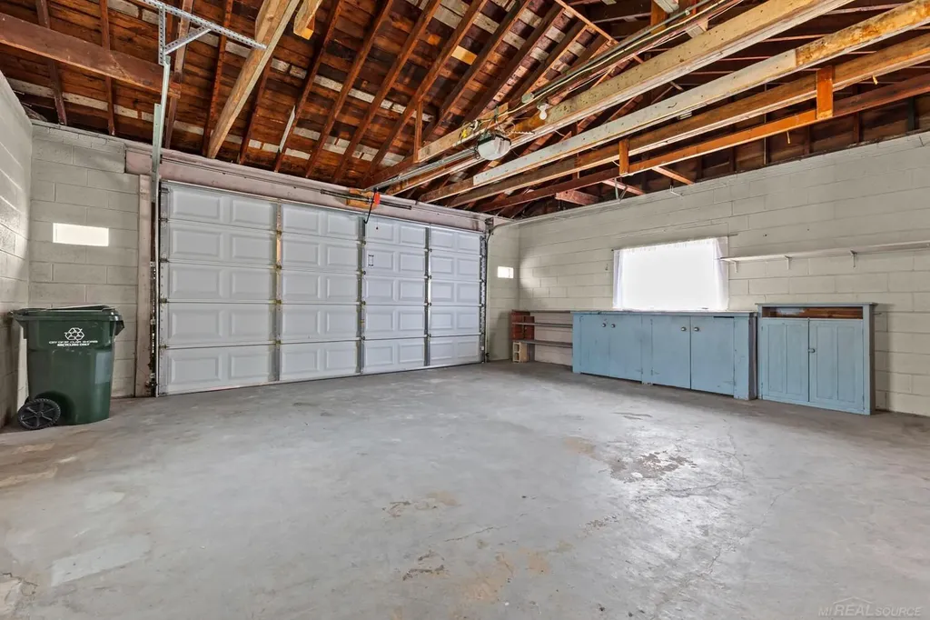 28400 Rosebriar Street St. Clair Shores City MI 48081
