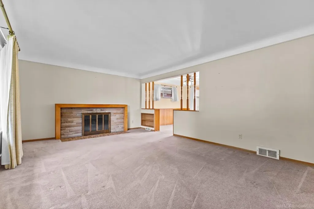 28400 Rosebriar Street St. Clair Shores City MI 48081