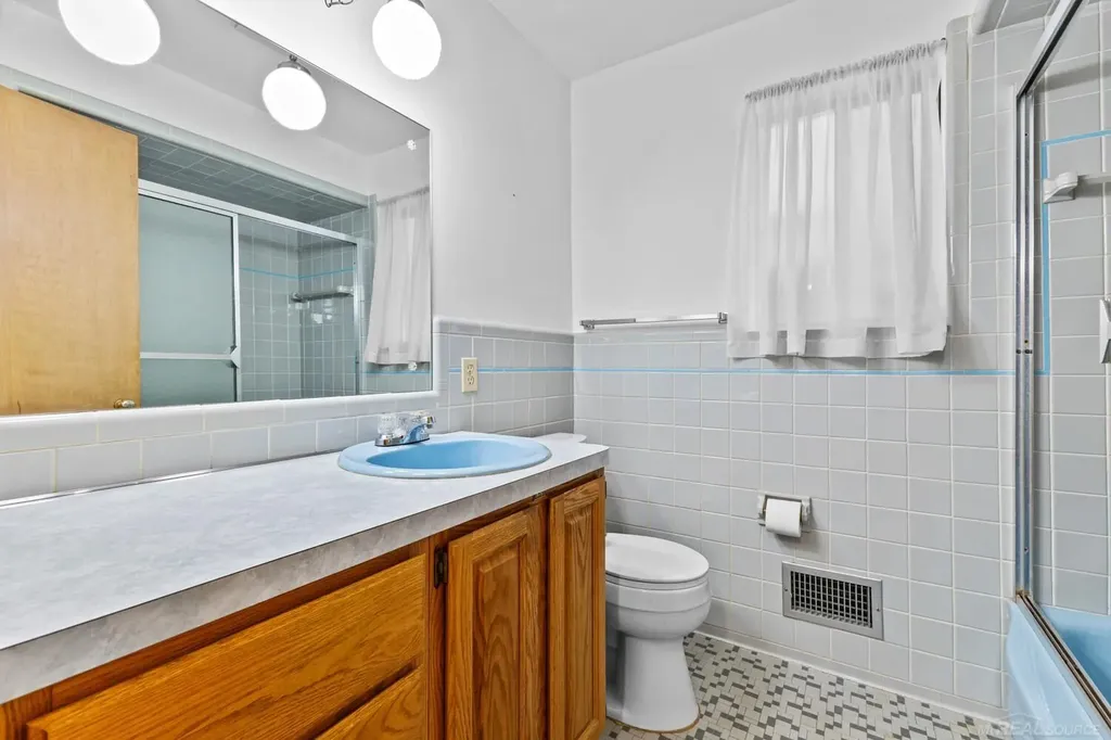28400 Rosebriar Street St. Clair Shores City MI 48081