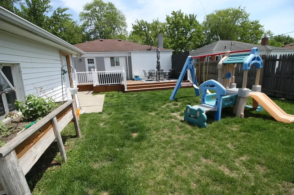 29261 Grant Street St. Clair Shores City MI 48081