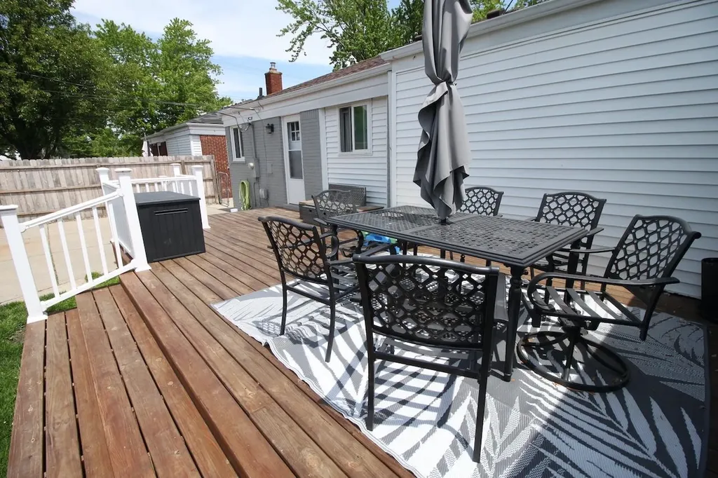 29261 Grant Street St. Clair Shores City MI 48081