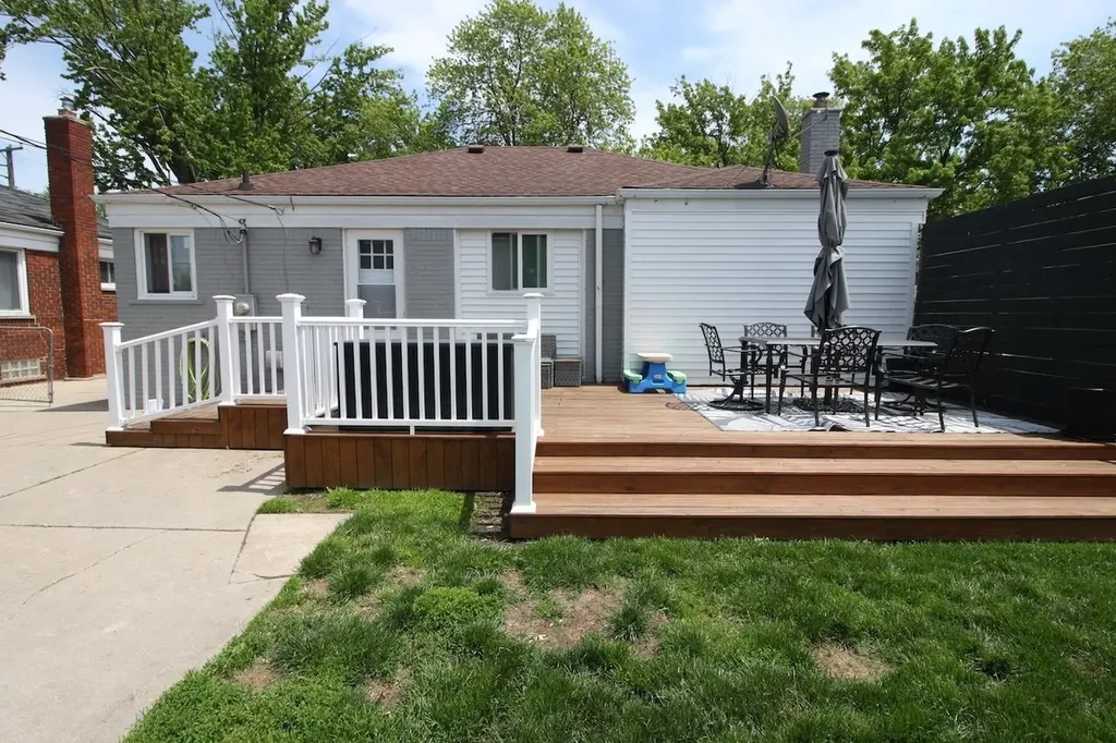 29261 Grant Street St. Clair Shores City MI 48081