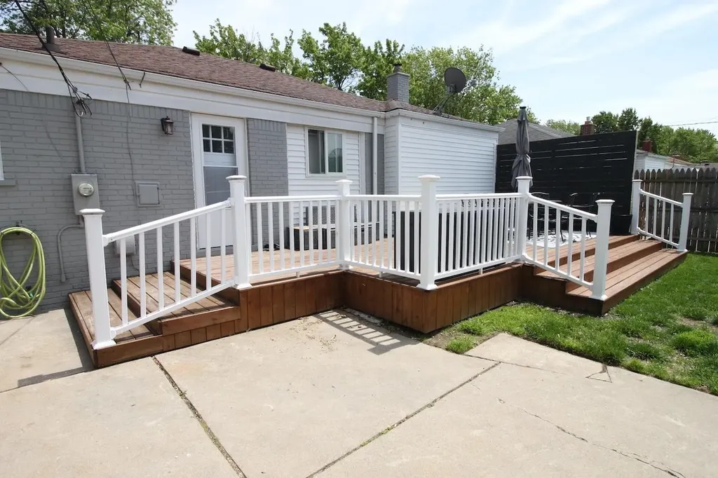 29261 Grant Street St. Clair Shores City MI 48081