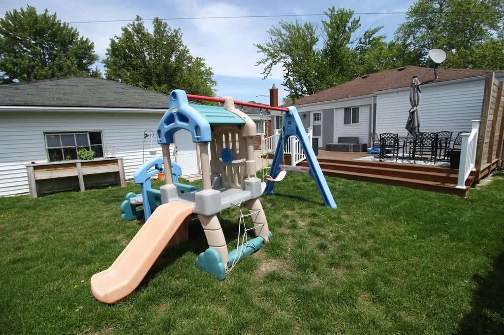 29261 Grant Street St. Clair Shores City MI 48081