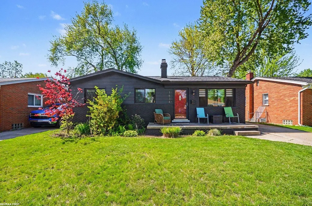 1634 Beaupre Avenue Madison Heights City MI 48071