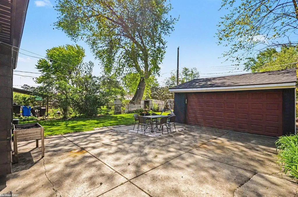1634 Beaupre Avenue Madison Heights City MI 48071
