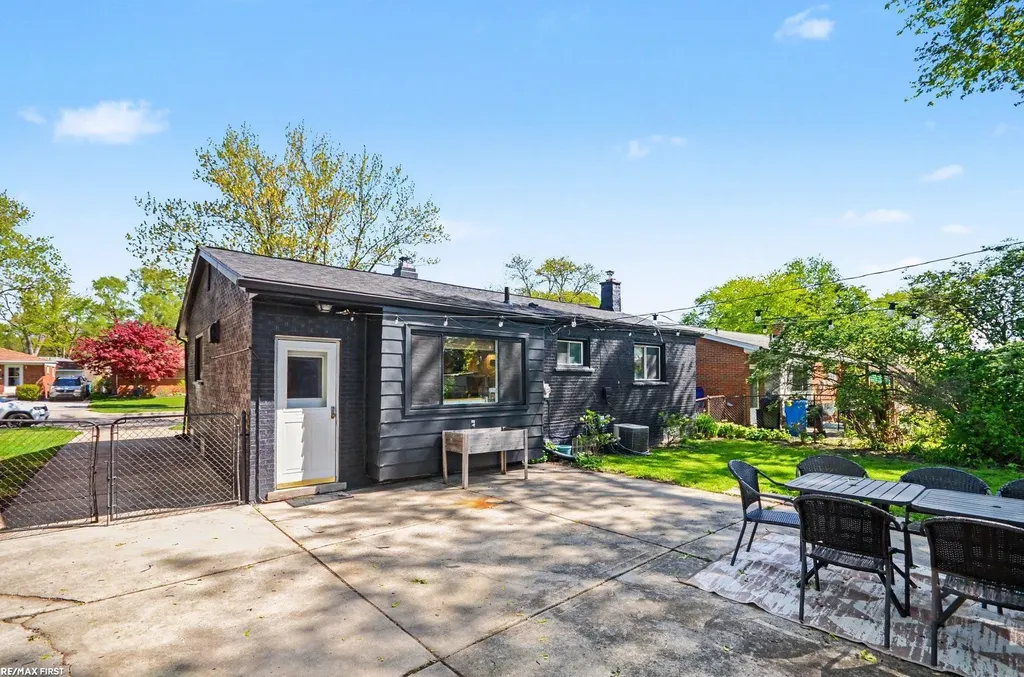 1634 Beaupre Avenue Madison Heights City MI 48071