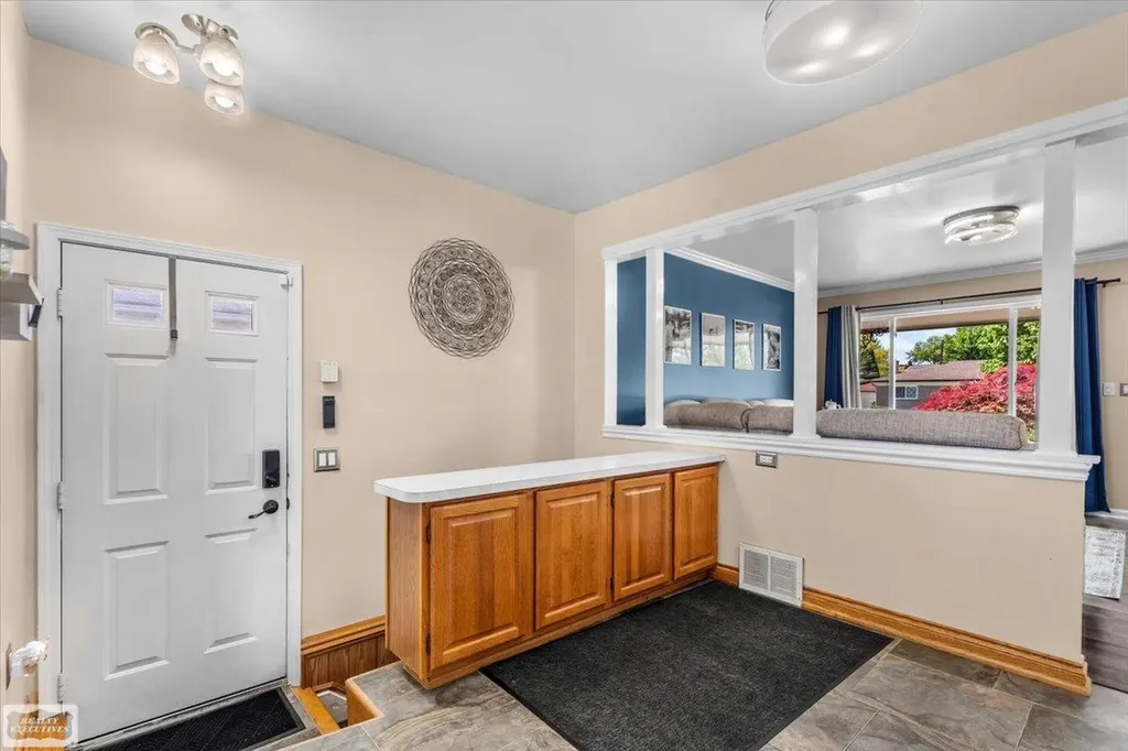 30232 Gloede Drive Warren City MI 48088