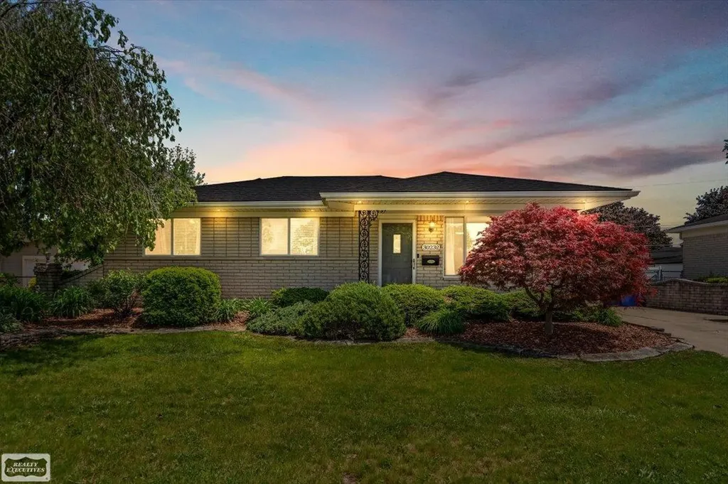 30232 Gloede Drive Warren City MI 48088
