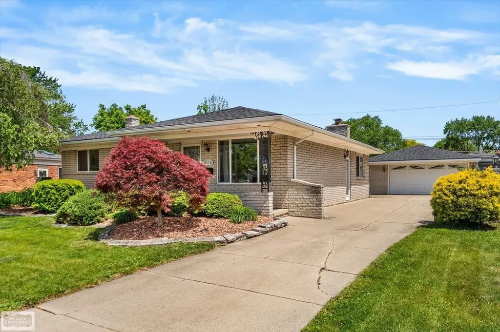 30232 Gloede Drive Warren City MI 48088