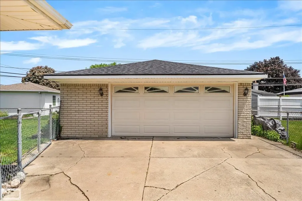 30232 Gloede Drive Warren City MI 48088
