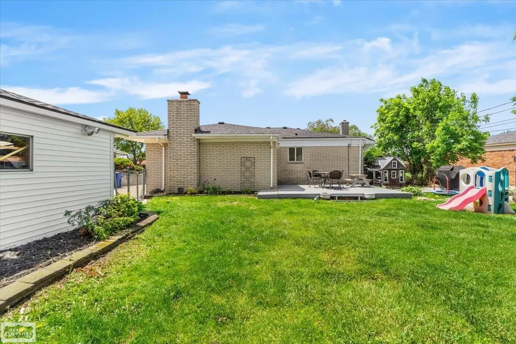 30232 Gloede Drive Warren City MI 48088